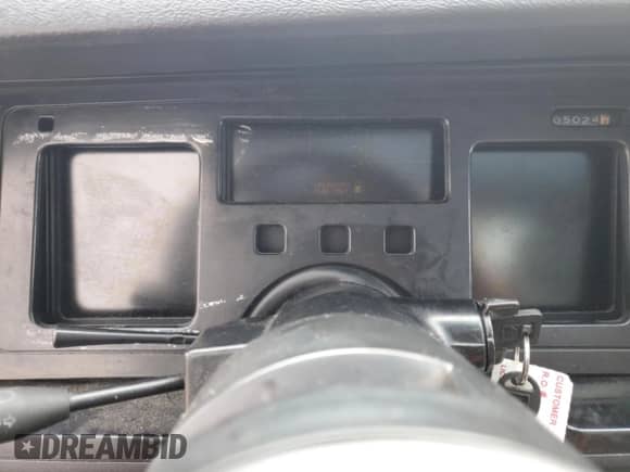 1985 Chevrolet Corvette z VIN 1G1YY0789F5106636, wystawiony jako Copart lot #86161924 z przebiegiem 105 024 mil mil oraz Szkoda całkowita • Salvage title. Historia ofert i sprzedaży dostępna na DreamBid. Obrazek 9.