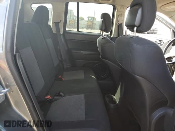 ✅ 2012 Jeep Compass Latitude • VIN: 1C4NJDEB4CD616169 • Lot: 82270385. Wystawiony na Copart z przebiegiem 166 428 mil. Bezpłatny archiwum sprzedaży aukcyjnych z USA i szczegółowy raport historii pojazdu na DreamBid. Zdjęcie 11.