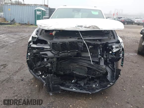 ✅ 2025 Jeep Grand Cherokee Altitude X • VIN: 1C4RJHAG1SC270046 • Лот: 42517002. Опубликован ранее на IAAI с пробегом 8 415 миль. Бесплатный доступ к архиву аукционных продаж из США и подробный отчёт об истории автомобиля на DreamBid. Изображение 12.