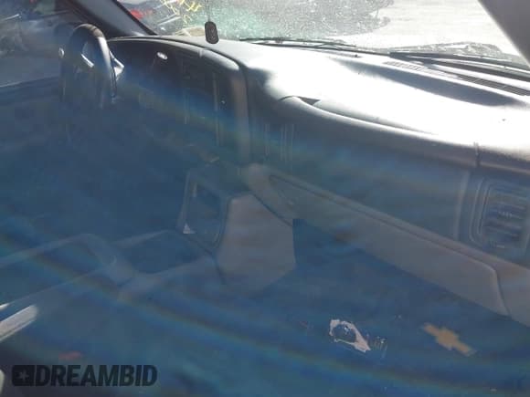 ✅ 2000 Chevrolet Suburban LS • VIN: 3GNFK16TXYG142561 • Лот: 41281631. Опубликован ранее на IAAI с пробегом 385 565 миль. Бесплатный доступ к архиву аукционных продаж из США и подробный отчёт об истории автомобиля на DreamBid. Изображение 5.