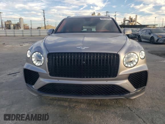 ✅ 2023 Bentley Bentayga V8 • VIN: SJAHT2ZVXPC019850 • Lot: 42813265. Wystawiony na Copart z przebiegiem 706 mil. Bezpłatny archiwum sprzedaży aukcyjnych z USA i szczegółowy raport historii pojazdu na DreamBid. Zdjęcie 5.