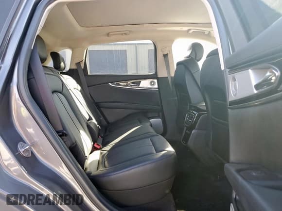 ✅ 2021 Lincoln Nautilus Reserve • VIN: 2LMPJ8K96MBL04427 • Lot: 92412645. Listed on Copart with 29,139 mi. Free auction sales archive from the USA and detailed vehicle history report at DreamBid. Image 11.