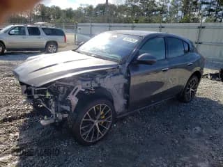 ✅ 2023 Maserati Grecale GT • VIN: ZN682AVA6P7418308 • Лот: 88347945. Опубликован ранее на Copart с пробегом 4 658 миль. Бесплатный доступ к архиву аукционных продаж из США и подробный отчёт об истории автомобиля на DreamBid. Изображение 1.