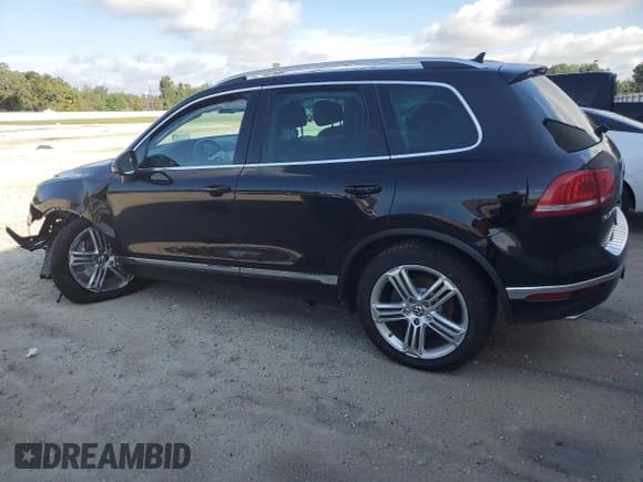 ✅ 2015 Volkswagen Touareg Executive • VIN: WVGEP9BP3FD003102 • Lot: 73227624. Listed on Copart with Not provided. Free auction sales archive from the USA and detailed vehicle history report at DreamBid. Image 2.