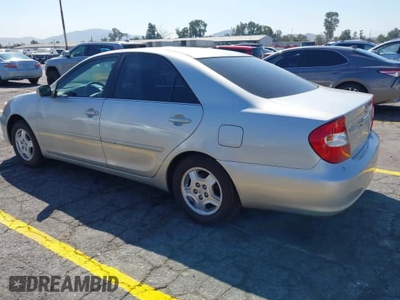 ✅ 2002 Toyota Camry XLE • VIN: 4T1BF32KX2U535609 • Лот: 43242580. Опубликован ранее на IAAI с пробегом 163 422 миль. Бесплатный доступ к архиву аукционных продаж из США и подробный отчёт об истории автомобиля на DreamBid. Изображение 3.