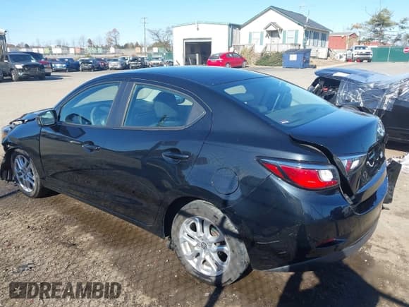 ✅ 2016 Scion iA • VIN: 3MYDLBZV8GY133061 • Lot: 43682172. Wystawiony na IAAI z przebiegiem 110 906 mil. Bezpłatny archiwum sprzedaży aukcyjnych z USA i szczegółowy raport historii pojazdu na DreamBid. Zdjęcie 3.