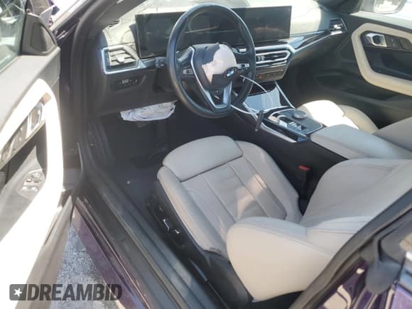 ✅ 2024 BMW 2 Series 230i • VIN: 3MW23CM06R8E50697 • Lot: 68741865. Wystawiony na Copart z przebiegiem 34 220 mil. Bezpłatny archiwum sprzedaży aukcyjnych z USA i szczegółowy raport historii pojazdu na DreamBid. Zdjęcie 8.