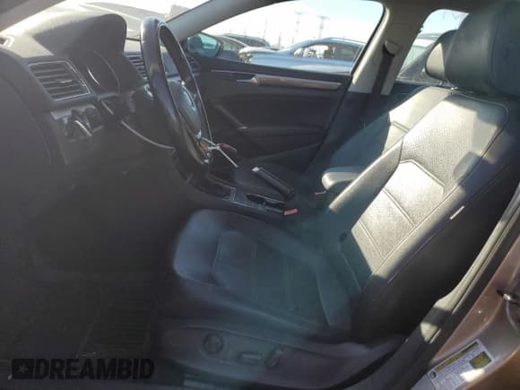 ✅ 2016 Volkswagen Passat SE • VIN: 1VWBT7A31GC033726 • Lot: 92528285. Listed on Copart with 128,098 mi. Free auction sales archive from the USA and detailed vehicle history report at DreamBid. Image 7.