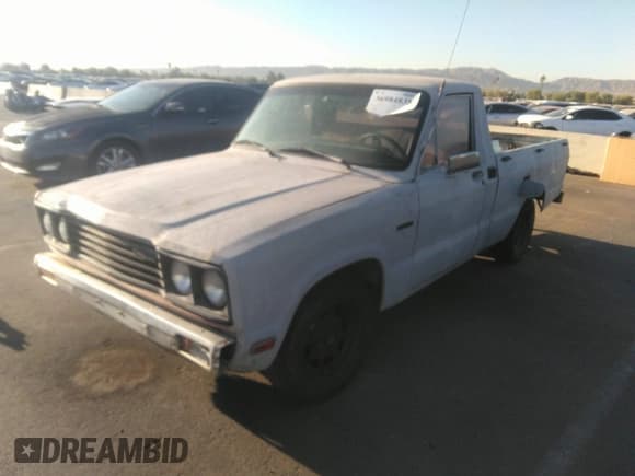 ✅ 1984 Mazda B-Series • VIN: JM2UC1219E0863337 • Lot: 36984835. Wystawiony na IAAI z przebiegiem 153 941 mil. Bezpłatny archiwum sprzedaży aukcyjnych z USA i szczegółowy raport historii pojazdu na DreamBid. Zdjęcie 2.