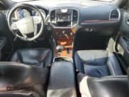 ✅ 2012 Chrysler 300 Limited • VIN: 2C3CCAHG0CH153185 • Lot: 81401615. Wystawiony na Copart z przebiegiem 150 820 mil. Bezpłatny archiwum sprzedaży aukcyjnych z USA i szczegółowy raport historii pojazdu na DreamBid. Zdjęcie 8.