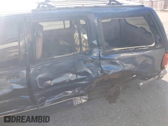 ✅ 2000 Ford Explorer Eddie Bauer • VIN: 1FMDU84P6YZB77943 • Лот: 40303953. Опубликован ранее на IAAI с пробегом Не указан. Бесплатный доступ к архиву аукционных продаж из США и подробный отчёт об истории автомобиля на DreamBid. Изображение 6.