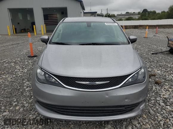 ✅ 2017 Chrysler Pacifica Touring • VIN: 2C4RC1DG3HR621195 • Lot: 84203865. Listed on Copart with 139,825 mi. Free auction sales archive from the USA and detailed vehicle history report at DreamBid. Image 5.