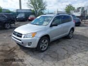 ✅ 2010 Toyota RAV4 Sport • VIN: 2T3RF4DV8AW044120 • Lot: 42216673. Wystawiony na IAAI z przebiegiem 203 795 mil. Bezpłatny archiwum sprzedaży aukcyjnych z USA i szczegółowy raport historii pojazdu na DreamBid. Zdjęcie 18.
