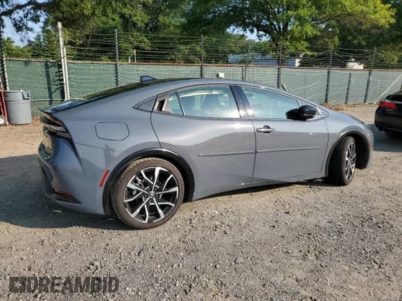 2024 Toyota Prius SE z VIN JTDACACU6R3038697, wystawiony jako Copart lot #65700865 z przebiegiem 1 343 mil mil oraz Szkoda całkowita • Salvage title. Historia ofert i sprzedaży dostępna na DreamBid. Obrazek 3.