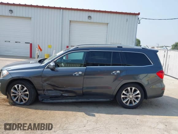 ✅ 2015 Mercedes-Benz GL 450 • VIN: 4JGDF6EE2FA476255 • Лот: 42916595. Опубликован ранее на IAAI с пробегом 122 606 миль. Бесплатный доступ к архиву аукционных продаж из США и подробный отчёт об истории автомобиля на DreamBid. Изображение 14.