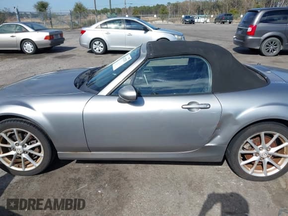 ✅ 2009 Mazda MX-5 Miata Touring • VIN: JM1NC25F290200946 • Lot: 41472353. Wystawiony na IAAI z przebiegiem 112 543 mil. Bezpłatny archiwum sprzedaży aukcyjnych z USA i szczegółowy raport historii pojazdu na DreamBid. Zdjęcie 14.