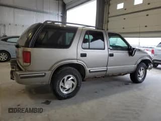 ✅ 1999 Chevrolet Blazer Trailblazer • VIN: 1GNDT13W7X2185393 • Lot: 54079135. Wystawiony na Copart z przebiegiem 229 451 mil. Bezpłatny archiwum sprzedaży aukcyjnych z USA i szczegółowy raport historii pojazdu na DreamBid. Zdjęcie 3.