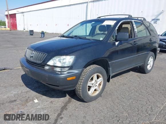 ✅ 1999 Lexus RX 300 • VIN: JT6HF10U6X0040143 • Lot: 42911748. Listed on IAAI with 237,114 mi. Free auction sales archive from the USA and detailed vehicle history report at DreamBid. Image 2.