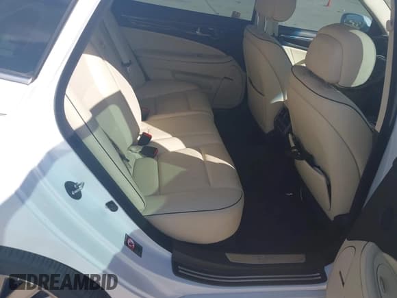 ✅ 2014 Hyundai Equus Signature • VIN: KMHGH4JH0EU087557 • Лот: 43685803. Опубликован ранее на IAAI с пробегом 22 811 миль. Бесплатный доступ к архиву аукционных продаж из США и подробный отчёт об истории автомобиля на DreamBid. Изображение 8.