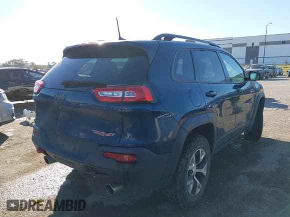 ✅ 2018 Jeep Cherokee Trailhawk • VIN: 1C4PJMBX9JD515702 • Lot: 43622143. Listed on IAAI with 82,254 mi. Free auction sales archive from the USA and detailed vehicle history report at DreamBid. Image 4.