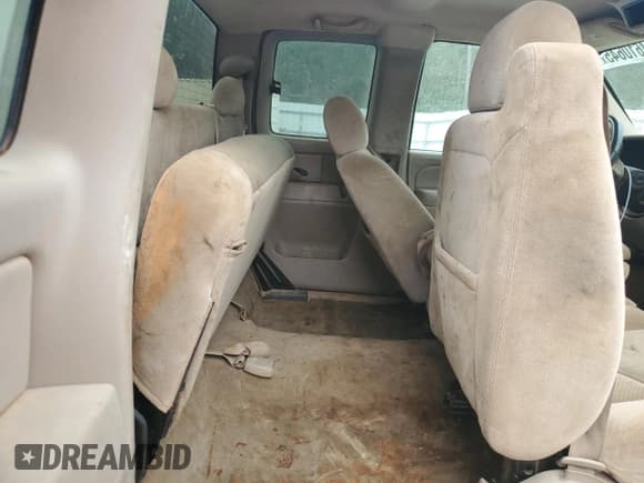 ✅ 2006 Chevrolet Silverado 1500 LS • VIN: 2GCEC19T561153423 • Лот: 84610645. Опубликован ранее на Copart с пробегом 303 107 миль. Бесплатный доступ к архиву аукционных продаж из США и подробный отчёт об истории автомобиля на DreamBid. Изображение 10.