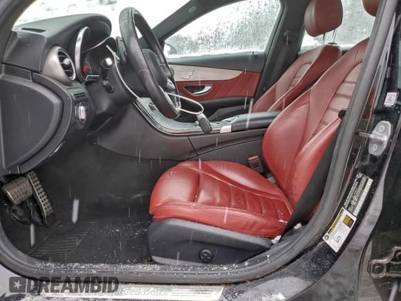 ✅ 2019 Mercedes-Benz C 300 • VIN: 55SWF8EB2KU300630 • Lot: 91860695. Wystawiony na Copart z przebiegiem 92 299 mil. Bezpłatny archiwum sprzedaży aukcyjnych z USA i szczegółowy raport historii pojazdu na DreamBid. Zdjęcie 7.