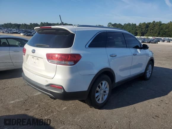 ✅ 2017 Kia Sorento LX • VIN: 5XYPG4A55HG208957 • Lot: 84598385. Listed on Copart with 136,286 mi. Free auction sales archive from the USA and detailed vehicle history report at DreamBid. Image 3.