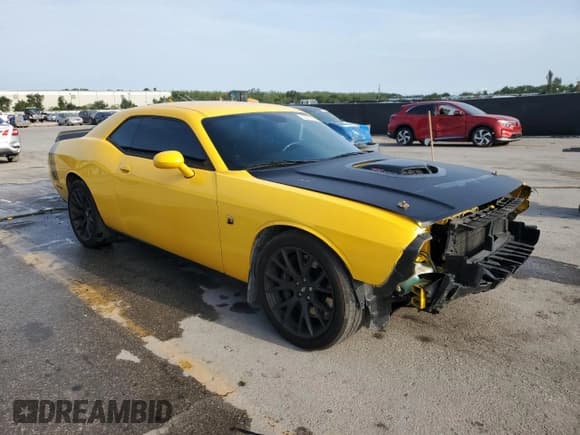 ✅ 2017 Dodge Challenger T/A 392 • VIN: 2C3CDZFJ4HH637913 • Lot: 56367985. Wystawiony na Copart z przebiegiem 42 623 mil. Bezpłatny archiwum sprzedaży aukcyjnych z USA i szczegółowy raport historii pojazdu na DreamBid. Zdjęcie 4.