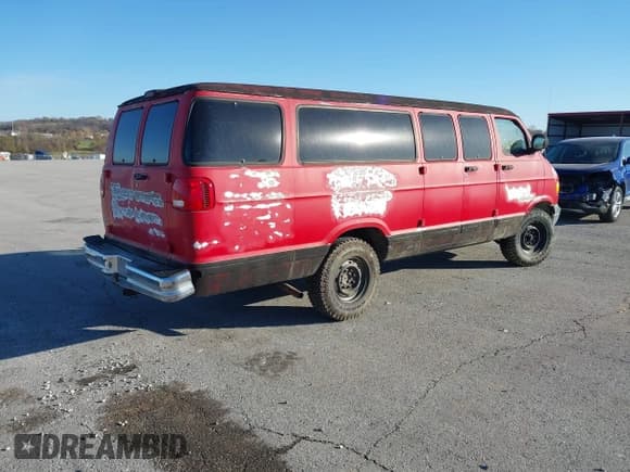 ✅ 2002 Dodge Passenger • VIN: 2B5WB35Z32K134881 • Лот: 43672352. Опубликован ранее на IAAI с пробегом 95 813 миль. Бесплатный доступ к архиву аукционных продаж из США и подробный отчёт об истории автомобиля на DreamBid. Изображение 4.