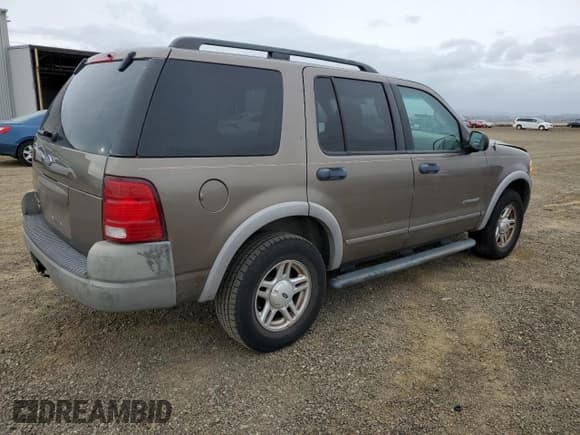 ✅ 2002 Ford Explorer XLS • VIN: 1FMZU62E92UC58466 • Lot: 79132314. Wystawiony na Copart z przebiegiem 975 365 mil. Bezpłatny archiwum sprzedaży aukcyjnych z USA i szczegółowy raport historii pojazdu na DreamBid. Zdjęcie 3.