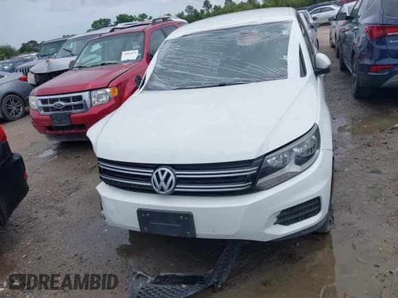 ✅ 2017 Volkswagen Tiguan S • VIN: WVGAV7AX2HK044684 • Lot: 29013278. Wystawiony na IAAI z przebiegiem 50 598 mil. Bezpłatny archiwum sprzedaży aukcyjnych z USA i szczegółowy raport historii pojazdu na DreamBid. Zdjęcie 12.