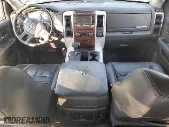 ✅ 2009 Dodge 1500 Laramie • VIN: 1D3HB13T89J521779 • Lot: 48239135. Wystawiony na Copart z przebiegiem 144 414 mil. Bezpłatny archiwum sprzedaży aukcyjnych z USA i szczegółowy raport historii pojazdu na DreamBid. Zdjęcie 8.