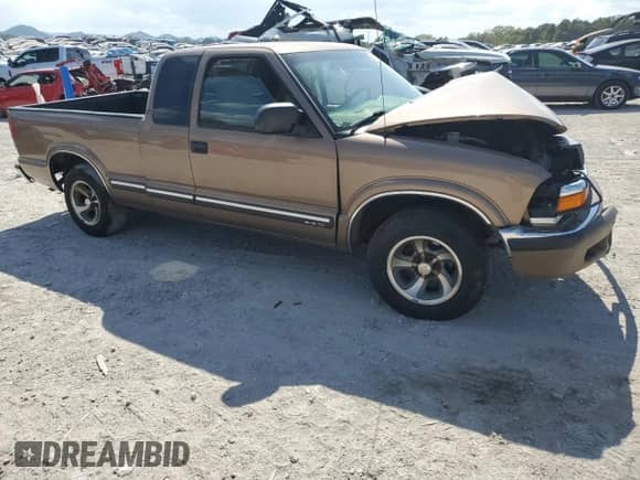 2002 Chevrolet S-10 LS z VIN 1GCCS19W328211900, wystawiony jako Copart lot #71828214 z przebiegiem 77 459 mil mil oraz Czysty tytuł • Clean title. Historia ofert i sprzedaży dostępna na DreamBid. Obrazek 4.