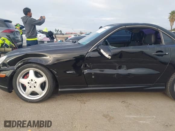 ✅ 2001 Mercedes-Benz SLK 230/320 • VIN: WDBKK65F71F223880 • Lot: 43756946. Listed on IAAI with 127,050 mi. Free auction sales archive from the USA and detailed vehicle history report at DreamBid. Image 6.