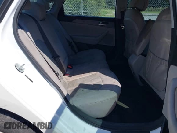 ✅ 2015 Hyundai Sonata SE • VIN: 5NPE24AF6FH170479 • Лот: 43137525. Опубликован ранее на IAAI с пробегом 159 524 миль. Бесплатный доступ к архиву аукционных продаж из США и подробный отчёт об истории автомобиля на DreamBid. Изображение 8.