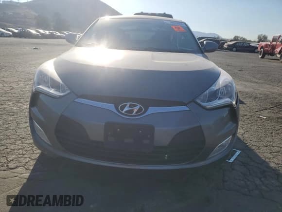 ✅ 2017 Hyundai Veloster • VIN: KMHTC6AD9HU313363 • Lot: 77983884. Wystawiony na Copart z przebiegiem 85 517 mil. Bezpłatny archiwum sprzedaży aukcyjnych z USA i szczegółowy raport historii pojazdu na DreamBid. Zdjęcie 5.