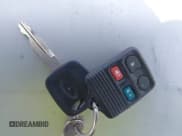 ✅ 2002 Ford Thunderbird Hardtop Premium • VIN: 1FAHP60A52Y128920 • Lot: 42549308. Wystawiony na IAAI z przebiegiem 147 338 mil. Bezpłatny archiwum sprzedaży aukcyjnych z USA i szczegółowy raport historii pojazdu na DreamBid. Zdjęcie 11.