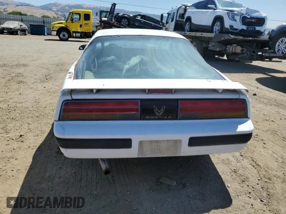 ✅ 1988 Pontiac Firebird • VIN: 1G2FS21S0JL233378 • Lot: 61510885. Listed on Copart with 81,767 mi. Free auction sales archive from the USA and detailed vehicle history report at DreamBid. Image 6.