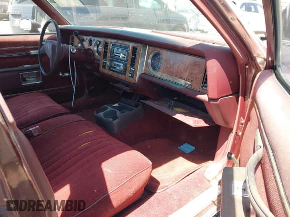 ✅ 1983 Buick LeSabre • VIN: 1G4AN6947DX437064 • Lot: 42597865. Wystawiony na IAAI z przebiegiem 42 415 mil. Bezpłatny archiwum sprzedaży aukcyjnych z USA i szczegółowy raport historii pojazdu na DreamBid. Zdjęcie 5.