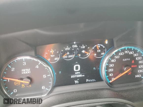 ✅ 2018 Chevrolet Suburban Premier • VIN: 1GNSCJKCXJR216018 • Lot: 70625235. Wystawiony na Copart z przebiegiem 237 386 mil. Bezpłatny archiwum sprzedaży aukcyjnych z USA i szczegółowy raport historii pojazdu na DreamBid. Zdjęcie 9.