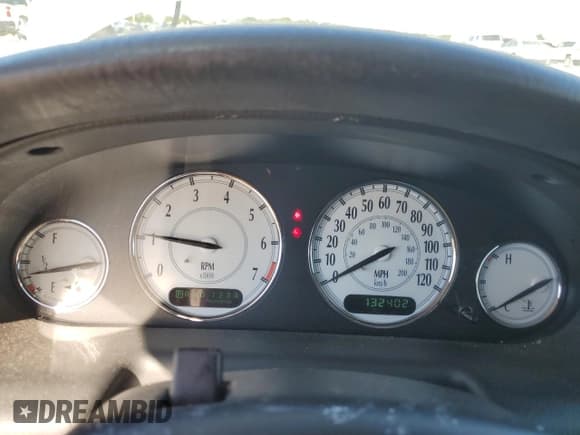 ✅ 2002 Chrysler 300M M • VIN: 2C3AE66GX2H150021 • Lot: 90219685. Wystawiony na Copart z przebiegiem 132 402 mil. Bezpłatny archiwum sprzedaży aukcyjnych z USA i szczegółowy raport historii pojazdu na DreamBid. Zdjęcie 9.