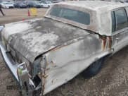 ✅ 1986 Cadillac Fleetwood • VIN: 1G6DW69Y9G9745463 • Lot: 43554612. Wystawiony na IAAI z przebiegiem 83 797 mil. Bezpłatny archiwum sprzedaży aukcyjnych z USA i szczegółowy raport historii pojazdu na DreamBid. Zdjęcie 6.