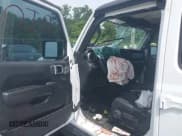 ✅ 2021 Jeep Gladiator Sport S • VIN: 1C6HJTAG2ML582014 • Lot: 42646160. Wystawiony na IAAI z przebiegiem Nie podano. Bezpłatny archiwum sprzedaży aukcyjnych z USA i szczegółowy raport historii pojazdu na DreamBid. Zdjęcie 7.