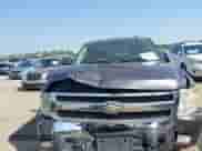 2008 Chevrolet Silverado 1500 1LT z VIN 2GCEC19J481298955, wystawiony jako IAAI lot #43246623 z przebiegiem 152 808 mil mil oraz . Historia ofert i sprzedaży dostępna na DreamBid. Obrazek 12.