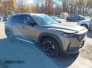 ✅ 2024 Mazda CX-50 Meridian Edition • VIN: 7MMVABXYXRN210261 • Lot: 43602371. Wystawiony na IAAI z przebiegiem 24 813 mil. Bezpłatny archiwum sprzedaży aukcyjnych z USA i szczegółowy raport historii pojazdu na DreamBid. Zdjęcie 1.