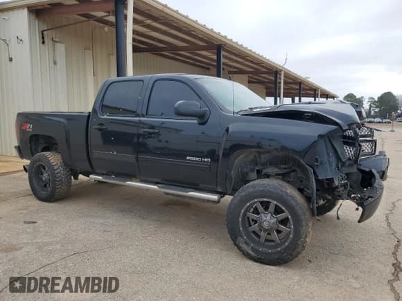 ✅ 2013 Chevrolet Silverado 2500HD LTZ • VIN: 1GC1KYE8XDF163088 • Lot: 80854344. Wystawiony na Copart z przebiegiem 252 070 mil. Bezpłatny archiwum sprzedaży aukcyjnych z USA i szczegółowy raport historii pojazdu na DreamBid. Zdjęcie 4.