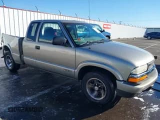 ✅ 2003 Chevrolet S-10 LS • VIN: 1GCCS19X938207277 • Лот: 41651963. Опубликован ранее на IAAI с пробегом 101 859 миль. Бесплатный доступ к архиву аукционных продаж из США и подробный отчёт об истории автомобиля на DreamBid. Изображение 1.