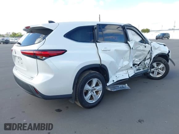 ✅ 2023 Toyota Highlander XSE • VIN: 5TDKDRBH1PS013710 • Lot: 43594214. Wystawiony na IAAI z przebiegiem 18 876 mil. Bezpłatny archiwum sprzedaży aukcyjnych z USA i szczegółowy raport historii pojazdu na DreamBid. Zdjęcie 4.