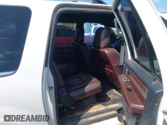 ✅ 2015 Ford Expedition Max Platinum • VIN: 1FMJK1MTXFEF30329 • Lot: 42410300. Wystawiony na IAAI z przebiegiem 184 119 mil. Bezpłatny archiwum sprzedaży aukcyjnych z USA i szczegółowy raport historii pojazdu na DreamBid. Zdjęcie 8.