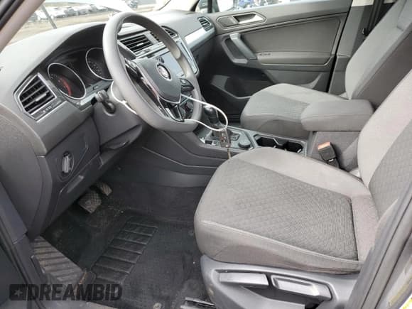 ✅ 2019 Volkswagen Tiguan S • VIN: 3VV0B7AX5KM139766 • Lot: 86591995. Wystawiony na Copart z przebiegiem 74 608 mil. Bezpłatny archiwum sprzedaży aukcyjnych z USA i szczegółowy raport historii pojazdu na DreamBid. Zdjęcie 7.